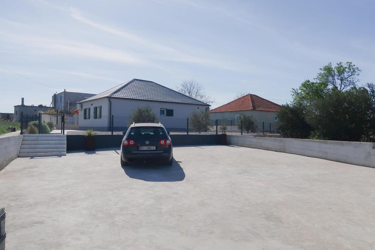 Villa Tara Sveti Filip i Jakov Exterior foto